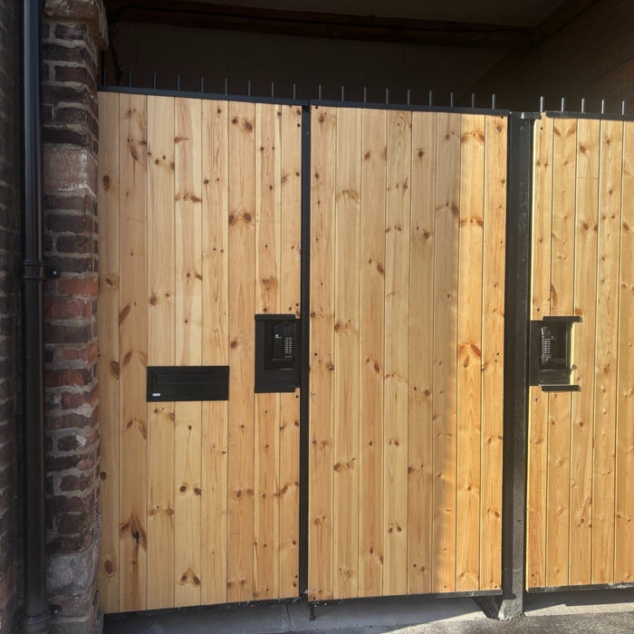 Gate and Fence Mounted Outdoor Post Box with Trim - Rear Access W3-1