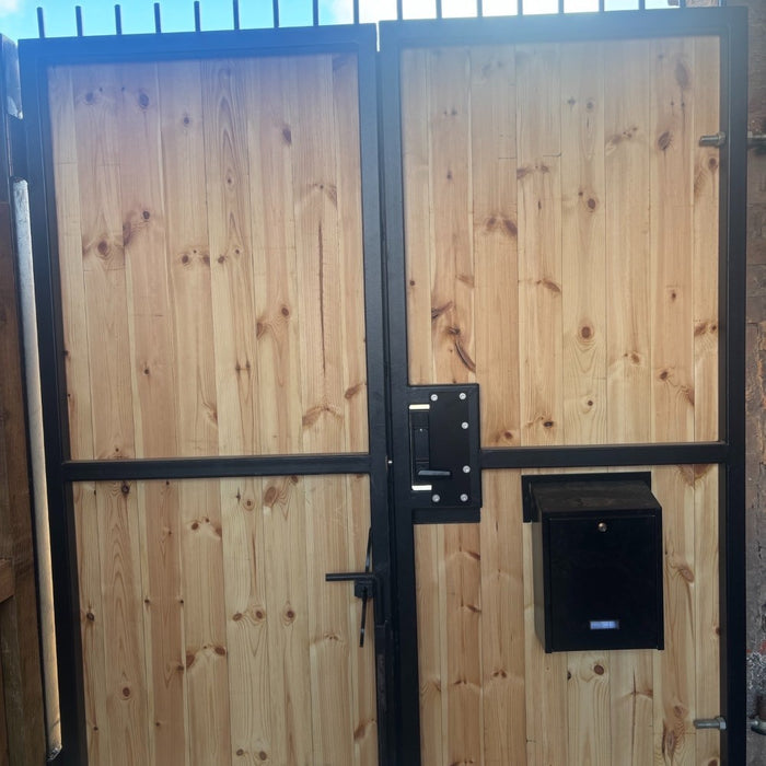 Gate and Fence Mounted Outdoor Post Box with Trim - Rear Access W3-1